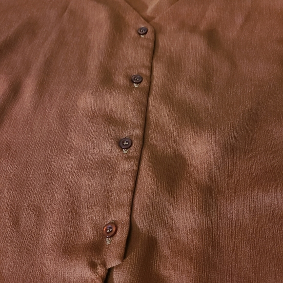 Cropped Short Puff Sleeve Blouse - Picture 5 of 9